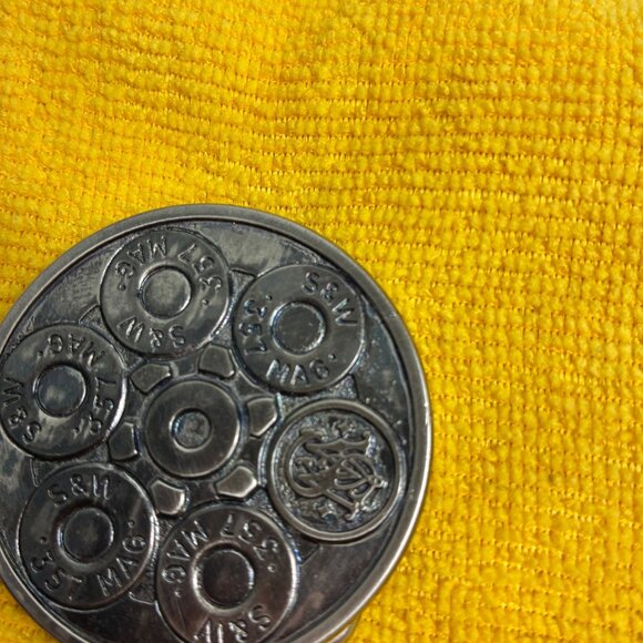 VTG 1980 Smith & Wesson .357 Magnum Revolver Cylinder Collectible Belt Buckle - Picture 4 of 7